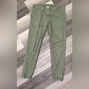 Cabi Camo green, size 8 cargo pants